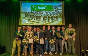 DVS BENOEMT TWEE NIEUWE ERELEDEN TIJDENS DRUKKE DAG VAN DE VRIENDSCHAP