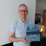 KMGeert Vanmaeckelberghe met boek foto Sandra Seurynck 20240521_101140